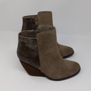 Very Volatile whitby wedges boots size 10